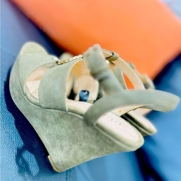 GUESS Womens Olive Green Tall Wedge Suede Espadrilles - Size 61/2 like new - Picture 4 of 13